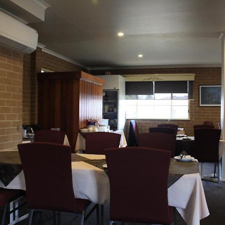 Grand Manor Motor Inn Queanbeyan Exterior photo